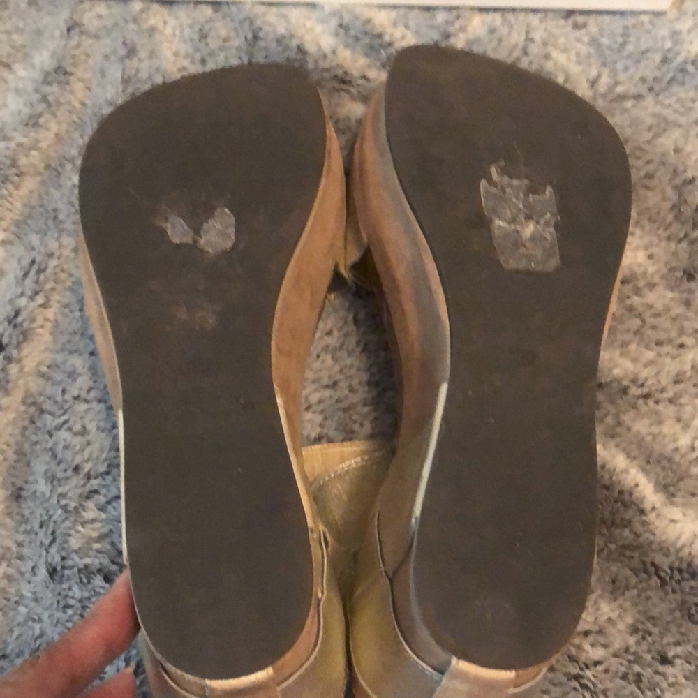 Pierre Dumas Gold Sandals size 10. ππ - Picture 3 of 5